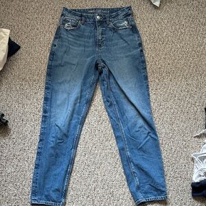 American Eagle Outfitters Women's curvy mom jeans  Straight Leg Jeans